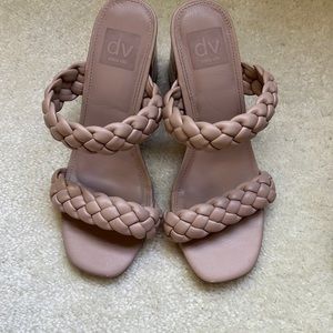 Women’s taupe braid sandals 👡 size 7.5